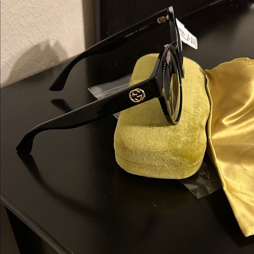 New authentic Gucci sunglasses